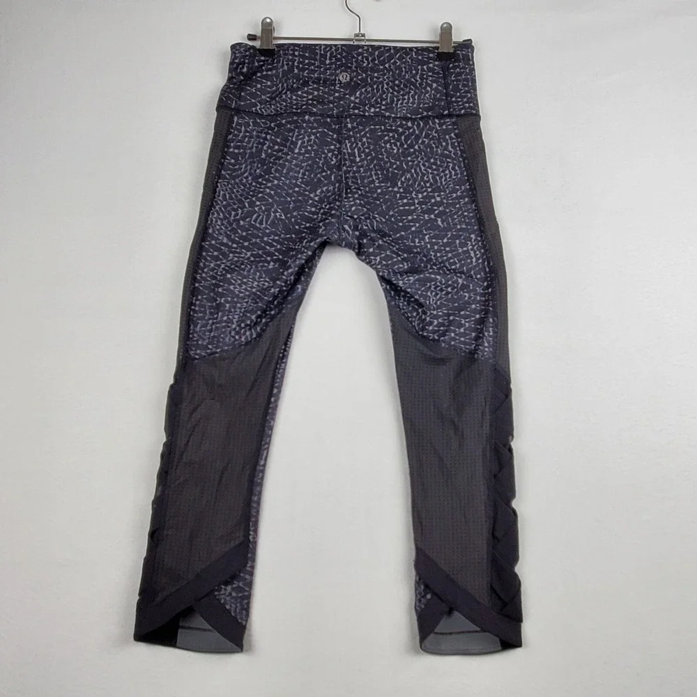 Lululemon Capri Leggings Womens‎ 4 XS Black Snake Criss-Cross Hem Elastic Waist